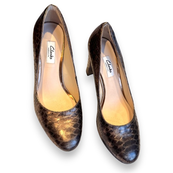 CLARKS Bronze textured leather platform pumps block heel size 8.5 - Picture 12 of 12